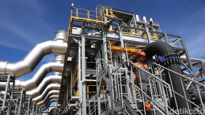 PLTMGU Lombok Peaker pembangkit listrik  mesin gas pertama yang dibangun di Indonesia. Pembangkit ini menggunakan gas engine untuk proses pembakarannya.