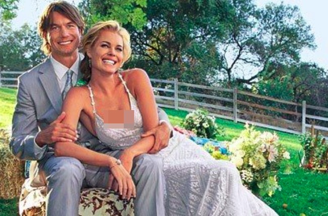 Pada 2008, Jerry OConnell memberikan hadiah spesial Valentine kepada sang istri, Rebecca Romijin dengan mendekorasi kebunnya. Biaya yang diperlukan diperkirakan mencapai Rp 712 juta. Foto: dok. buzznigeria