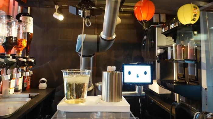 Robot bartender canggih di Jepang