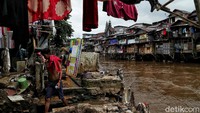 Normalisasi Ciliwung pun terancam kembali terhenti di 2021 karena kegagalan Pemprov DKI membebaskan lahan. Foto: Pradita Utama/detikcom