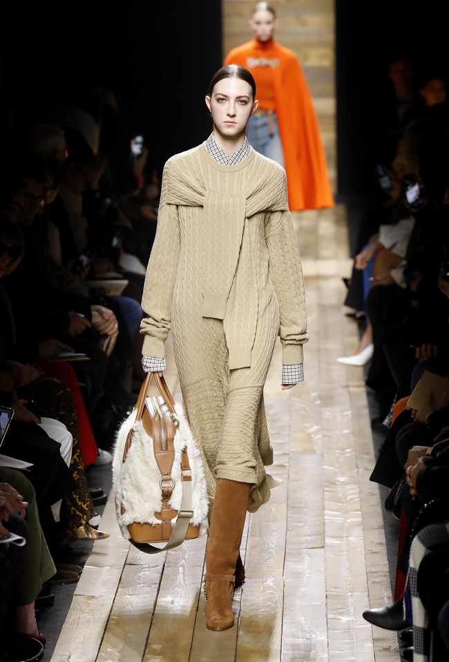 Fashion show Michael Kors menampilkan koleksi musim dingin di New York Fashion Week 2020, New York, Rabu [12/2/2020]. Photo by JP Yim/Getty Images.