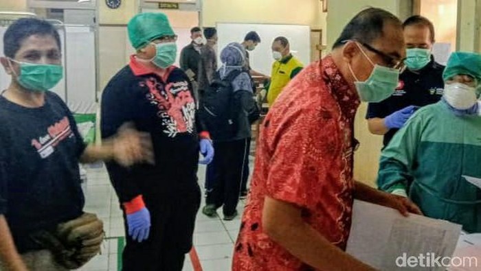 mahasiswa pulang dari China dicek kesehatan