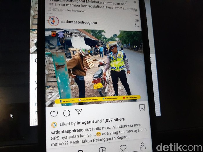 Polisi tilang pengendara motor yang menggunakan pelat nomor China di Garut