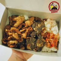 Cuma Punya Rp. 25.000? Bisa Makan Enak dan Kenyang di Pasar Santa