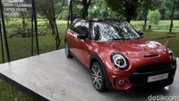 New MINI Clubman hadir dalam dua varian yakni MINI Cooper Clubman dan MINI Cooper S Clubman.