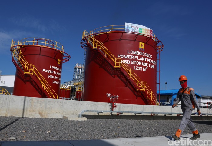 PLTMGU Lombok Pertama di Indonesia PLTMGU Lombok Peaker pembangkit listrik mesin gas pertama yang dibangun di Indonesia. Pembangkit ini menggunakan gas engine untuk proses pembakarannya.