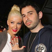 Mantan suami Christina Aguilera, Jordan Bratman memberikan hadiah spesial dan mewah untuk Valentine sekaligus hari tunangannya pada 2005. Cincin mewah bertahtakan berlian 5 karat itu diperkirakan berharga Rp 1 miliar. Foto: dok. buzznigeria