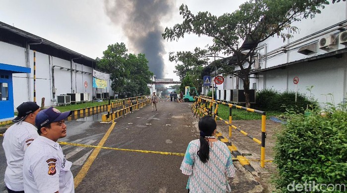 Pabrik Kosmetik di Sukabumi Terbakar