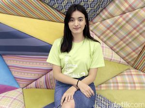 Lewat Karaoke, Mawar de Jongh Ajak Berbagi untuk Kaum Dhuafa