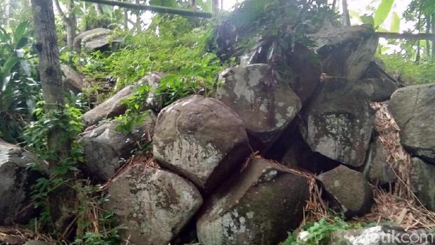Sumedang Punya Batu Misterius yang Angker