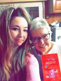 Lupa Bawa Kacamata ke Supermarket, Nenek Ini Beli Teh Keliru Kondom 