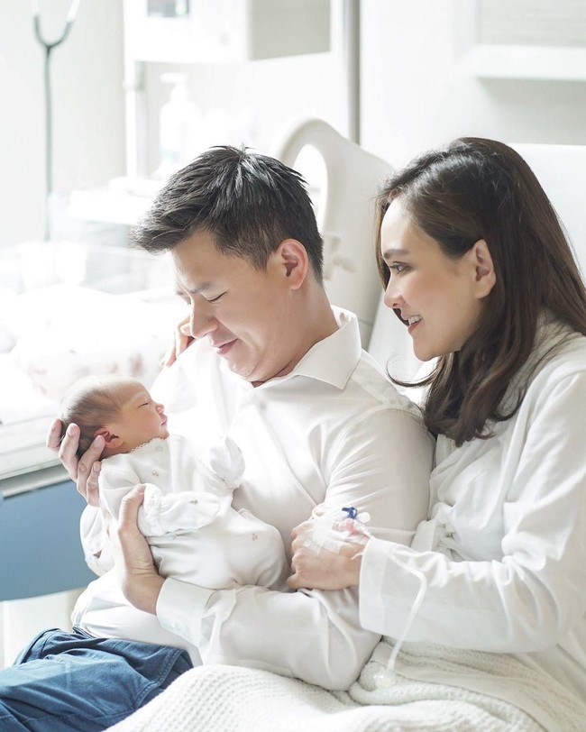 Penantian panjang Shandy Aulia untuk memiliki anak berbuah manis. Setelah hampir 10 tahun menikah, ia akhirnya dikaruniai seorang putri Foto: Instagram/@shandyaulia