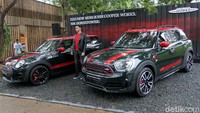 John Cooper Works ditawarkan dalam varian MINI JCW Clubman dan MINI JCW Countryman.