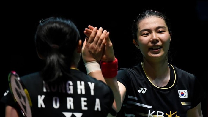 CHOFU, JAPAN - JULY 28: Kim So Yeong and Kong Hee Yong of South Korea celebrate in the Womens Doubles Final match after defeating Mayu Matsumoto and Wakana Nagahara of Japan on day six of the Daihatsu Yonex Japan Open Badminton Championships, Tokyo 2020 Olympic Games test event at Musashino Forest Sport Plaza on July 28, 2019 in Chofu, Tokyo, Japan. (Photo by Matt Roberts/Getty Images)