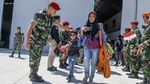 Senyum Bahagia WNI Saat Diterbangkan dari Natuna ke Jakarta