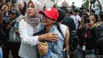 Momen WNI dari Natuna Tiba di Bandara Halim