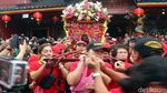 Atraksi Tatung Meriahkan Festival Budaya Cap Go Meh di Sukabumi