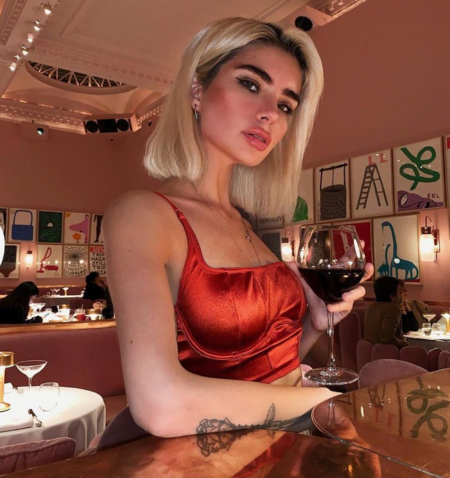 Aku menemukan kehidupan yang lebih baik sekarang. Sangat menyenangkan bertemu orang-orang baru. Aku sangat percaya diri sekarang, kata Tanya.  Foto: dok. Instagram