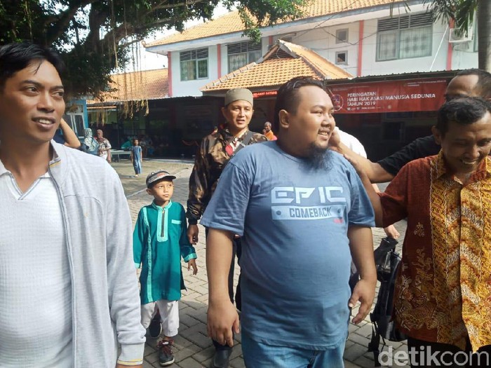Seorang narapidana teroris (napiter) Supyanto alias Yusuf alias Kentung bin Mihad asal Batang, Jateng menghirup udara bebas. Ia bebas setelah menjalani hukuman 7 tahun penjara di Lapas Klas IIB Lamongan.