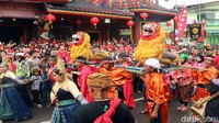 Sisingaan juga diarak dalam Festival Budaya Cap Go Meh 2571.