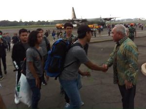 Gubernur Kaltim Sambut WNI dari Natuna di Halim: Semua Sehat