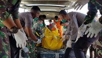 Seperti diketahui, helikopter yang kecelakaan itu mengangkut 12 orang, terdiri atas 7 orang kru dan 5 personel Satgas Yonif 725/Woroagi. Heli ini digunakan dalam misi pengiriman logistik ke pos udara pengamanan perbatasan (pammtas) di Distrik Okbibab, Pegunungan Bintang. Istimewa/Polda Papua.