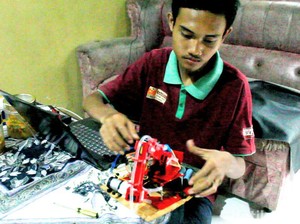 Keren! Pemuda Purworejo Ini Bikin Robot Pembuat Telur Dadar Mini