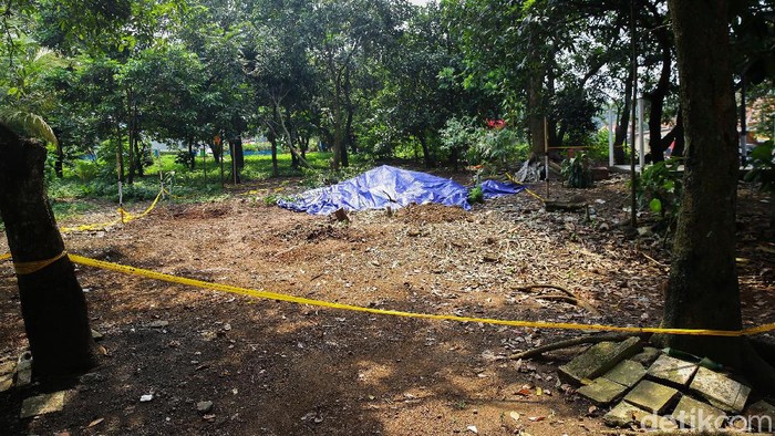 Wilayah Perumahan Batan Indah, Serpong, Tangerang Selatan (Tangsel) ditemukan paparan radioaktif, Sabtu (15/2/2020). Kondisi di titik paparan radioaktif masih dibatasi menggunakan garis perimeter.