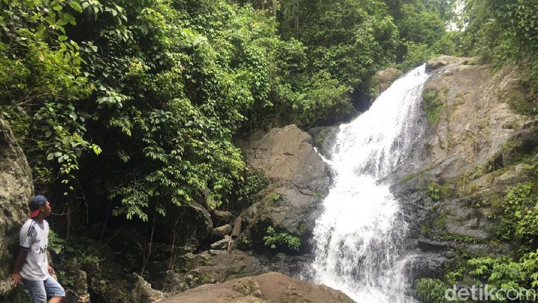 Air Terjun Bulung di Polman Air Terjun Bulung di Polman