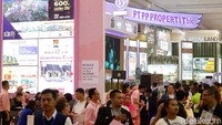 Para pengunjung tampak memadati Indonesia Property Expo (IPEX) 2020.