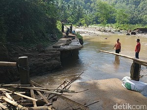 Puluhan KK di Pacitan Terisolasi Karena Jembatan Putus, Ini Harapan Warga