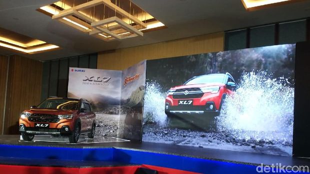 Suzuki XL7 akan menjadi pesaing Xpander Cross