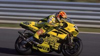 Namun cukup waktu satu tahun bagi Rossi untuk menyabet gelar ketiganya pada musim 2001. Foto: Pascal Rondeau