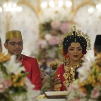 Sebelumnya, Danny pernah menikah dengan pesinetron Lulu Tobing. Pernikahan mereka kandas, dan bercerai di 2016. Raiyah Chitra Caesaria sendiri adalah seorang pramugari dari maskapai Singapore Airlines. Raiyah adalah keponakan dari Andi Darussalam Tabussalla yang merupakan mantan ketua Komite Olahraga Nasional Indonesia (KONI) Sulawesi Selatan.  Foto: (dok. ist)