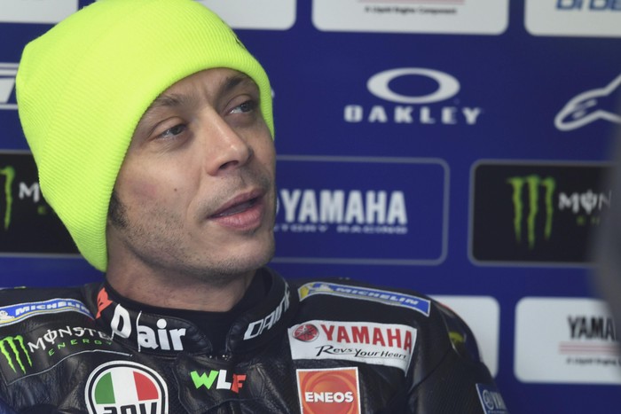PHILLIP ISLAND, AUSTRALIA - OCTOBER 26: Valentino Rossi of Italy and Yamaha Factory Racing 
 speaks in box during the MotoGP of Australia - Qualifying for the 2019 MotoGP of Australia at Phillip Island Grand Prix Circuit on October 26, 2019 in Phillip Island, Australia. (Photo by Mirco Lazzari gp/Getty Images)
