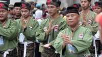 Pertunjukan seni dan budaya ditampilkan dalam parade tersebut.
