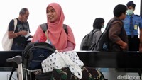 Mereka diterbangkan ke Lanud Halim Perdanakusuma menggunakan tiga pesawat milik TNI AU.