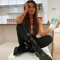 Tahun lalu wanita ini masih bekerja keras untuk menghidupi dirinya dengan gaji Rp 100 ribuan per jam dengan menjadi pelayan di McDonald. Setahun setelahnya, ia berubah nasib dengan menjadi model.  Foto: dok. Instagram