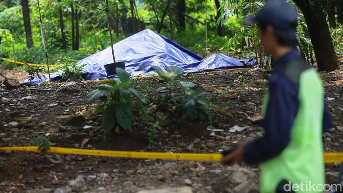 Wilayah Perumahan Batan Indah, Serpong, Tangerang Selatan (Tangsel) ditemukan paparan radioaktif, Sabtu (15/2/2020). Kondisi di titik paparan radioaktif masih dibatasi menggunakan garis perimeter.