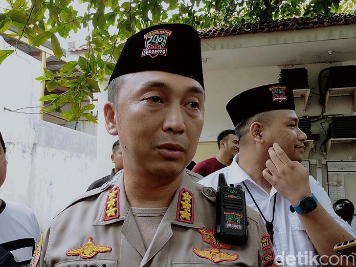 Penanganan kasus Zikria Dzatil menghina Wali Kota Surabaya Tri Rismaharini masih bergulir. Polisi masih mengevaluasi permohonan penagguhan penahanannya.