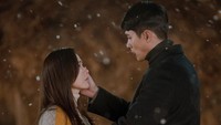 Di akhir-akhir drakor, hubungan keduanya semakin intens sehingga membuat kabar cinta lokasi (cinlok) beredar. Foto: Instagram @lim_hyoseon