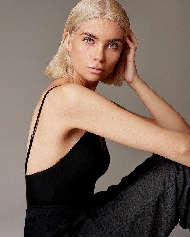 Inilah pose fierce Tanya untuk sebuah pemotretan. Yang pada awalnya ia tak percaya diri, kini Tanya sangat nyaman dengan penampilannya. Foto: dok. Instagram