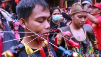 Atraksi tatung ini rutin digelar saat perayaan Cap Go Meh. Atraksi itu menjadi salah satu daya tarik bagi wisatawan.