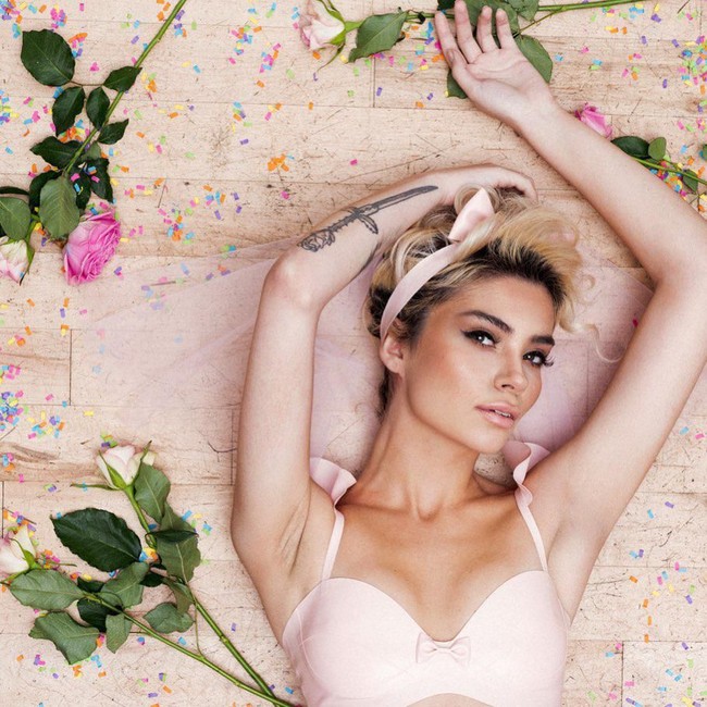 Sejak kecil, Tanya sudah bercita-cita menjadi model. Namun ia merasa tak percaya diri karena merasa tak cukup cantik. Ia hanya bisa mengagumi Kate Moss.  Foto: dok. Instagram