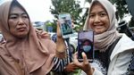 Ekspresi Kebahagiaan Keluarga Sambut Kepulangan WNI dari Natuna