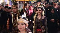 Berbeda dengan akad, resepsi digelar dengan adat Jawa-Sunda. Foto: dok. istimewa