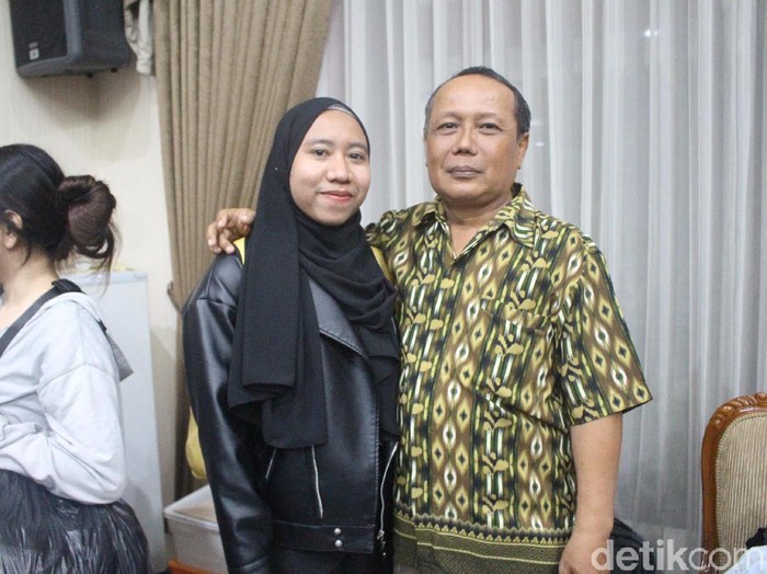 Empat mahasiswa Sidoarjo yang kuliah di Wuhan China kini sudah bertemu keluarga tercinta, setelah menjalani karantina di Natuna. Kini giliran keluarga yang mengkhawatirkan sikap lingkungan terhadap buah hatinya.