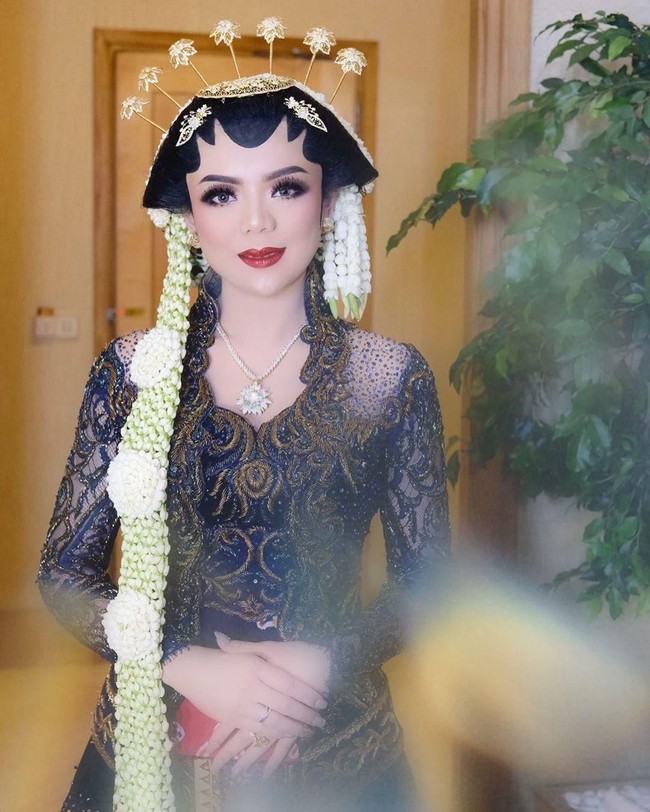 Raiyah sendiri memiliki latar belakang keluarga yang sudah dikenal publik. Paman Raiyah adalah Andi Darussalam Tabussala, mantan Ketua Komite Olahraga Nasional (KONI) di Sulawesi Selatan. Andi Darussalam juga pernah menjabat Ketua Badan Liga Indonesia dan Manajer Timnas Sepak Bola Indonesia. Foto: Dok. Instagram @anpasuha_official