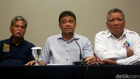 Iqbal juga turut menyoroti kondisi pekerja outsorcing yang dinilai dirugikan dari RUU tersebut. Agen penyalur outsourcing pun diberi ruang resmi oleh pemerintah.
