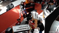 Jan Ethes memang mengikuti kursus musik di Yamaha Music School. Dia masuk dalam kategori Wonderland atau usia tiga tahun.
